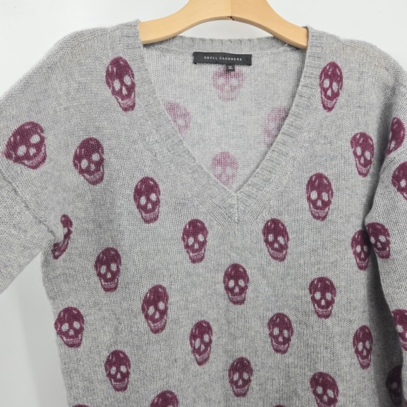 Skull Cashmere Sweater Size Medium Riley Grey Burgundy Skulls V Neck - Picture 5 of 16